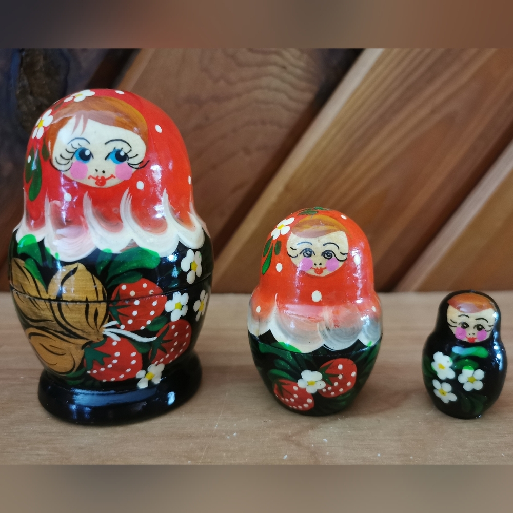 Set of 3 Nesting Dolls - Picture 2 of 7